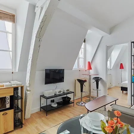 Charming 1 Bedroom Flat Coeur Du Marais By Studio Prestige-2